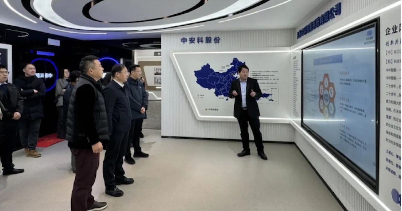 貼合適老化政策，助力智慧養(yǎng)老 | 蘇州市副市長(zhǎng)查穎冬一行蒞臨中安科子公司中科智能調(diào)研適老化改造工作